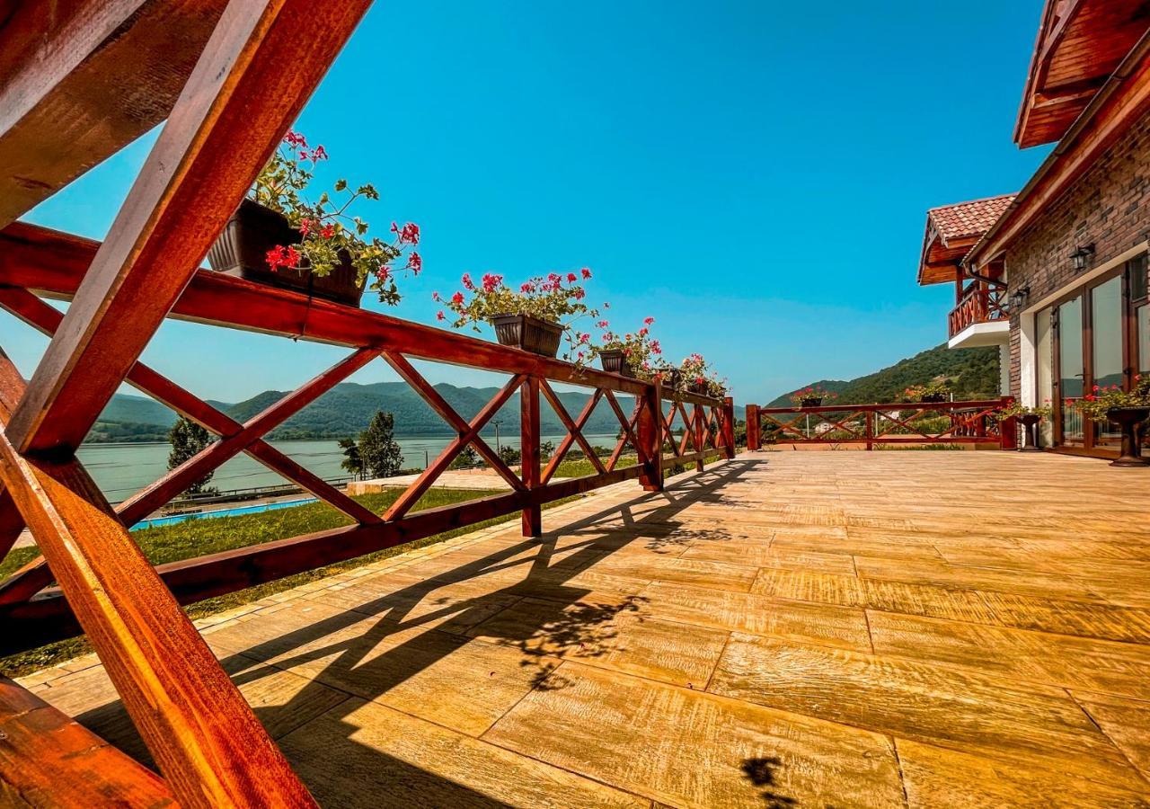 Pensiunea Balkan Gornea Buitenkant foto
