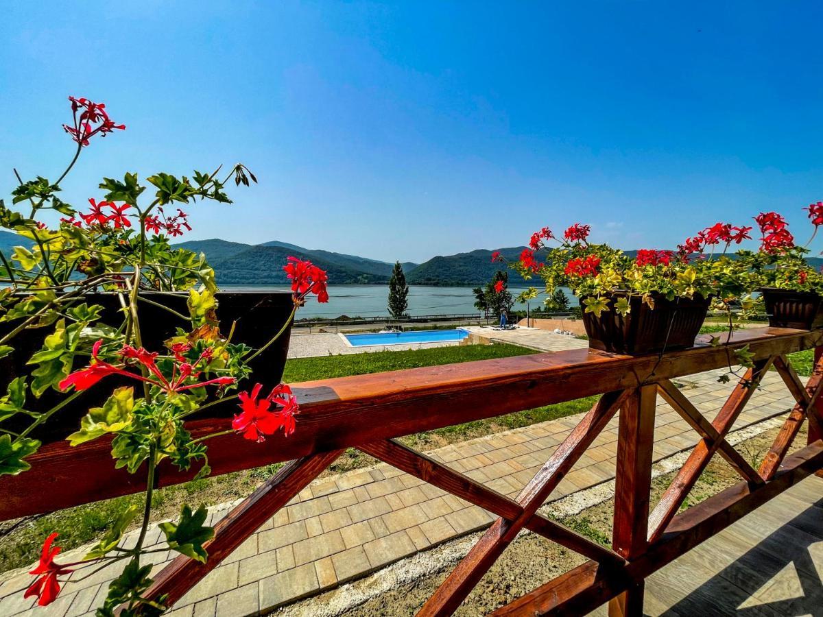 Pensiunea Balkan Gornea Buitenkant foto